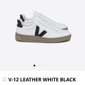 NWOT Veja V12 size 43